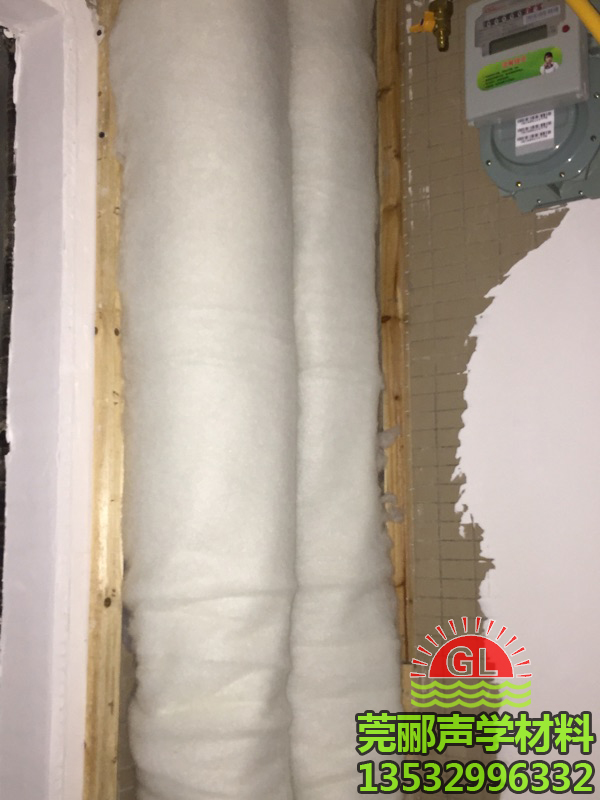 莞酈隔音棉比我想象中的要厚一點(diǎn)點(diǎn)，賣(mài)家很誠(chéng)信，服務(wù)態(tài)度很好