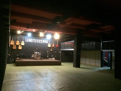 如何給視聽室墻面進(jìn)行吸音處理？莞酈告訴您